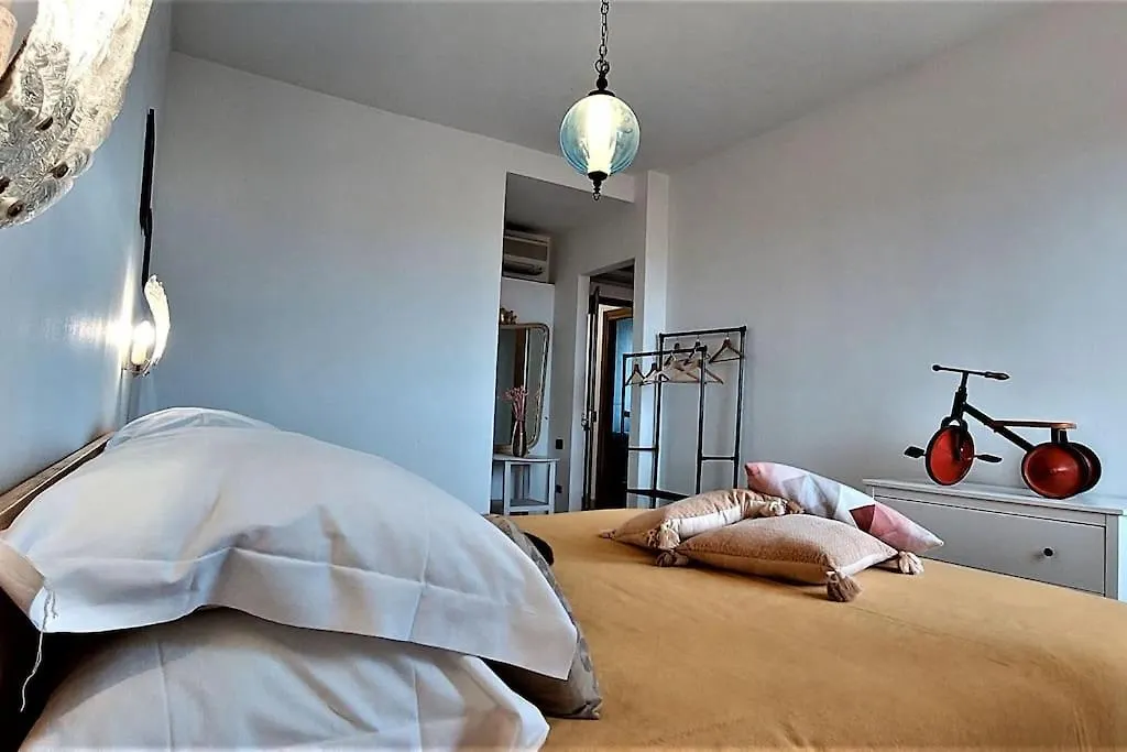 Apartment Penthouse Near Central Rome, Free Parking.