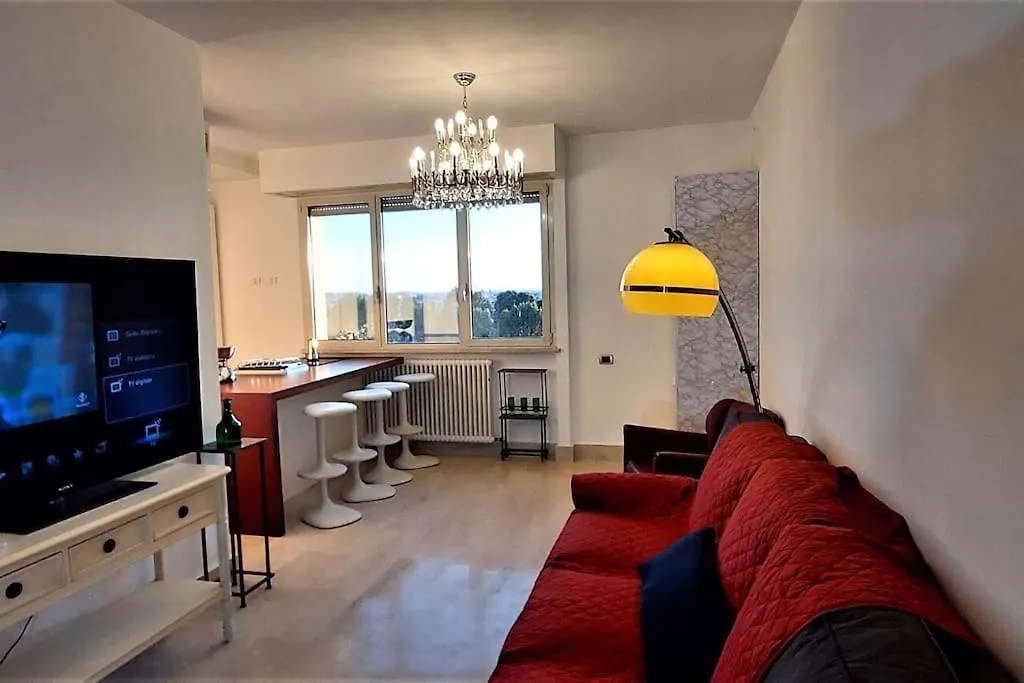Penthouse Near Central Rome, Free Parking. İtalya