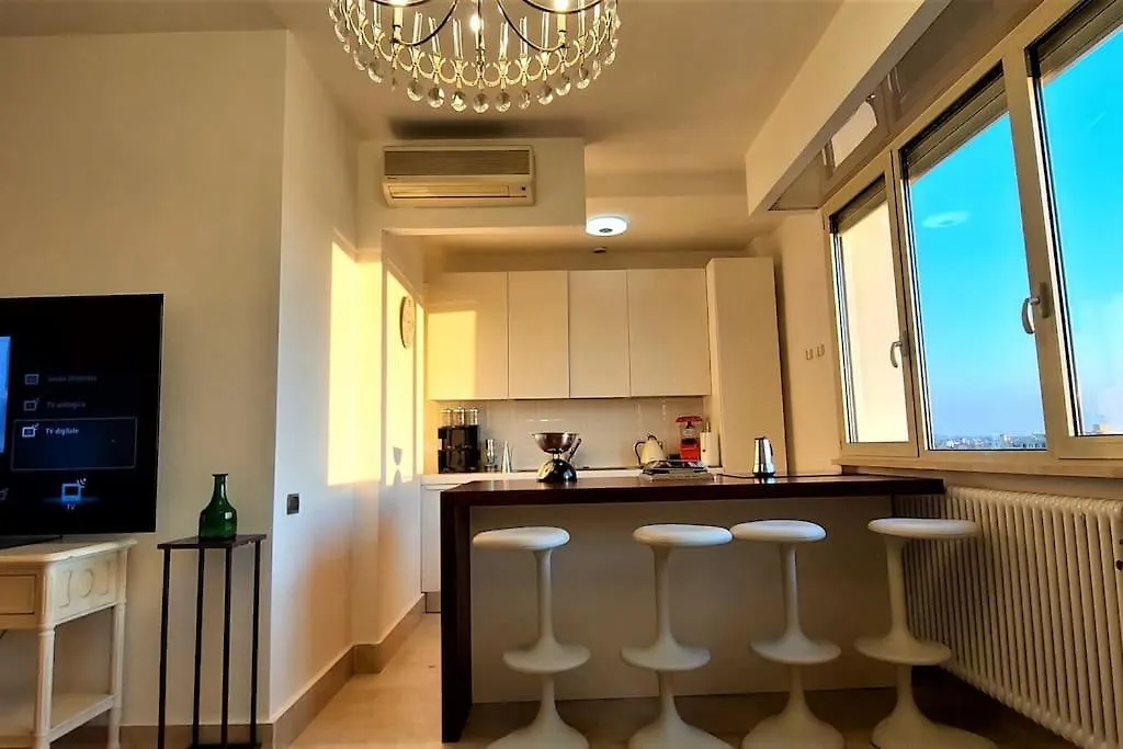 Penthouse Near Central Rome, Free Parking.